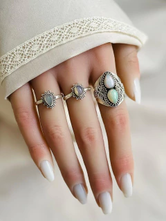 Anel Indiano Oval Gema Opala na internet