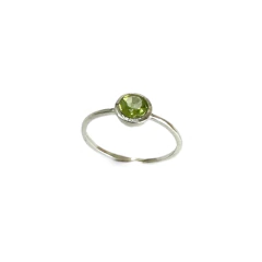 Anel Mini Pedra Peridoto Prata 925 - comprar online
