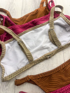 Imagen de BIKINI TOP TEXTURADA- CHOCOLATE