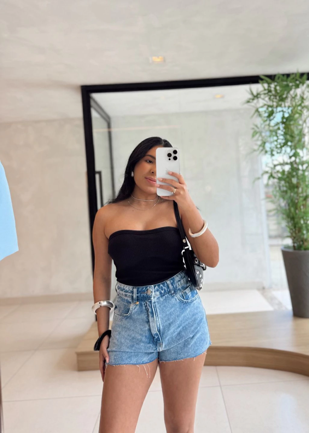 SHORT LUANE