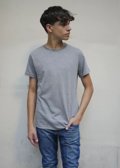 Remera Niño Básica Gris Rata