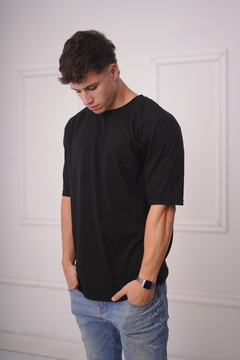 Remera Oversize Negra en internet