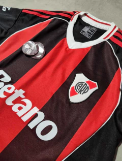 Camiseta River Betano suplente negra y roja niño 2026 - Hooligans Bahía