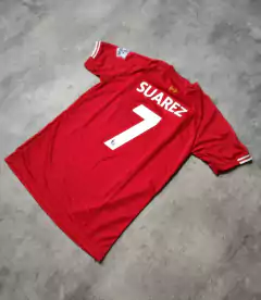 Camiseta Liverpool retro Luis Suarez Standard Chartered roja titular - comprar online