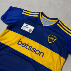 Camiseta Boca titular 2027 Paredes niño en internet