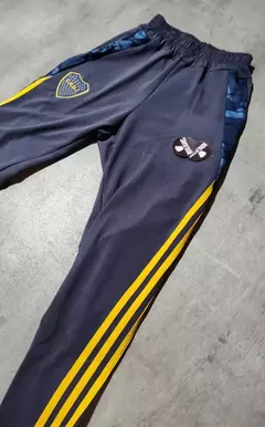 Pantalon Boca azul oscuro tiras amarillas 2025 niño - comprar online