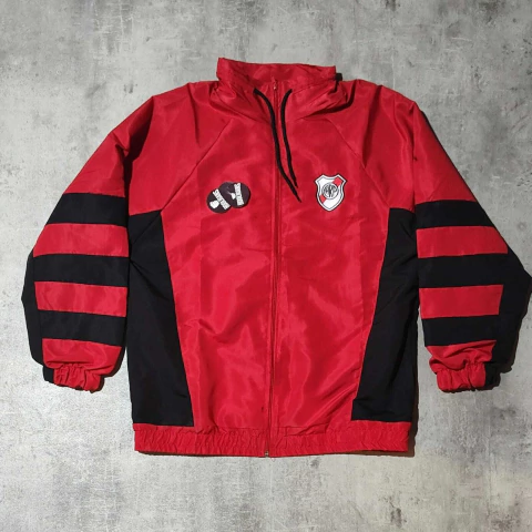 Rompeviento River retro rojo mangas rayadas