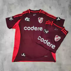 Camiseta River Bordo suplente 2025 en internet