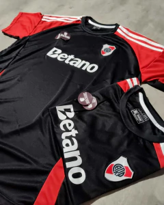 Camiseta River Betano entrenamiento negra 2026 talle especial - tienda online