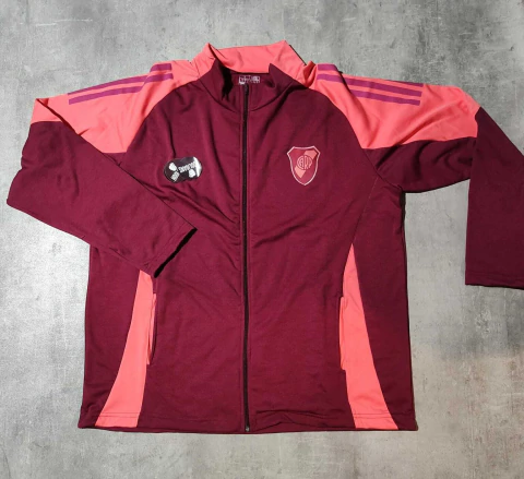 Campera River bordo talle especial