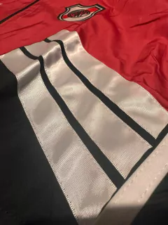 Rompeviento River 1994 rojo en internet