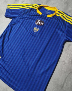 Imagen de Camiseta Boca Terrace Icon azul rayada 2026