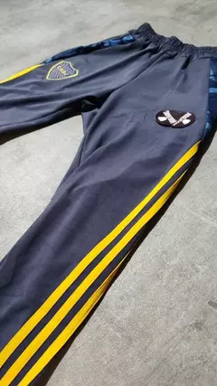 Pantalon Boca azul oscuro tiras amarillas 2025 niño en internet