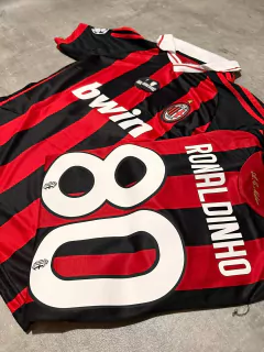 Camiseta Milan Ronaldinho negra rayada 80 retro en internet