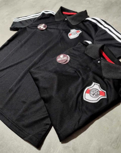 Chomba River negra estilo retro en internet