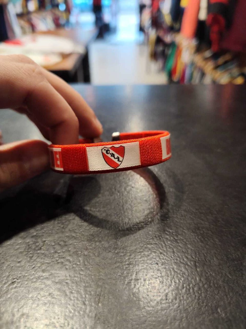 Pulsera Independiente hilo roja