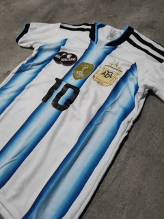 Camiseta AFA titular mundial 2026 Messi niño - Hooligans Bahía
