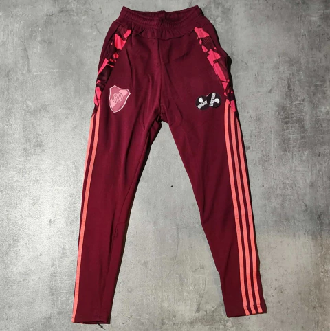 Pantalon RIver bordo con salmon 2025