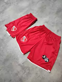 Short Independiente rojo en internet