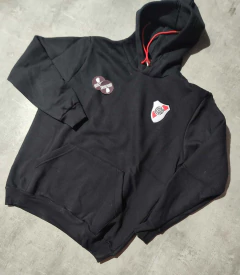 Buzo River canguro negro frisa escudo - comprar online