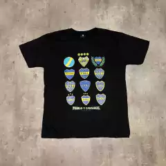 Remera Boca historia de escudos negra