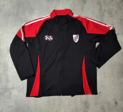 Campera River negra talle especial en internet