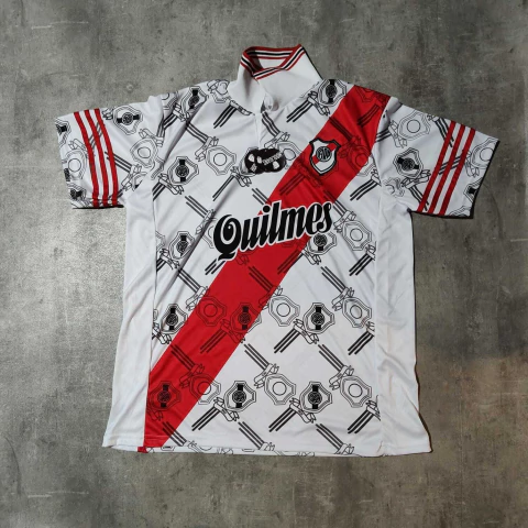 Camiseta River escudos 1996 talle especial