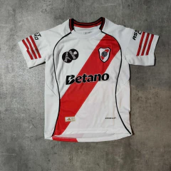 Camiseta River Betano titular niño 2026