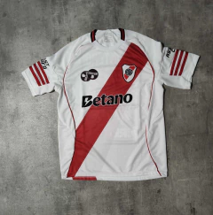 Camiseta River Betano titular Juanfer Quintero - Hooligans Bahía