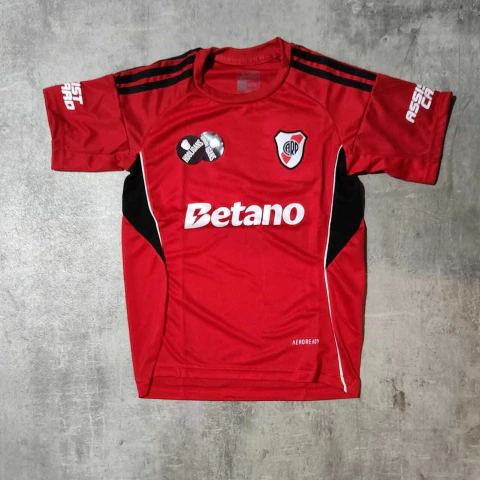 Camiseta River Betano roja etrenamiento niño 2026