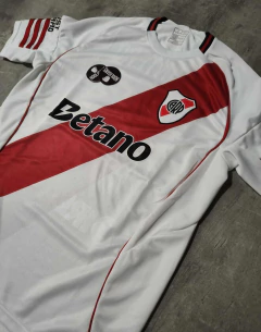 Camiseta River Betano titular Juanfer Quintero en internet