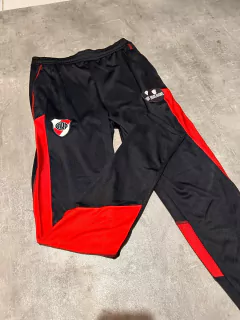 Pantalon River negro franja roja con cierre en internet