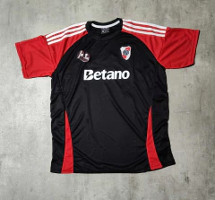 Camiseta River Betano entrenamiento negra 2026 talle especial