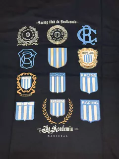 Remera Racing historia escudos en internet