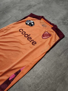 Musculosa River codere naranja niño en internet