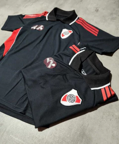 Chomba River negra con vivos rojos 2026 en internet