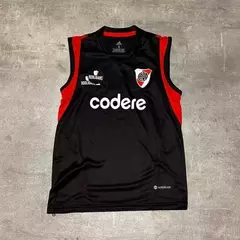 Musculosa River codere negra talle especial