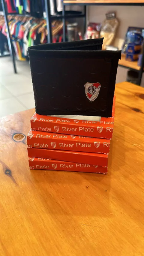 Billetera River negra escudito