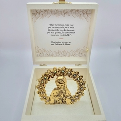 Medallón Virgen baño de oro MEDIO CUERPO en internet
