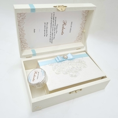 Biblia con Caja de Madera Personalizada ''Mis XV años'' - tienda en línea