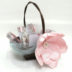 Canasta con decoración en tul y flor grande con aplicación de pedrería y perlas - comprar en línea