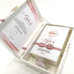 Biblia con Caja de Madera Personalizada ''Mis XV años'' - tienda en línea