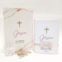 Biblia con Caja de Madera Personalizada ''Mis XV años'' - comprar en línea