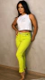 Look moderno com regata branca cropped Open


