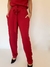 A calça feminina Jaspe é de cair o queixo, pode ser tanto usada profissionalmente quanto para sair! É uma das queridinhas na Criavizi! Faz parte do scrub, mas também é vendida separadamente! Pode ser produzida em várias cores! Venha garantir mais uma part
