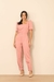O conjunto feminino Romanov é perfeito, tem bastante saída na Criavizi! O scrub tem a blusa e calça com vários detalhes lindos! O scrub branco ou na cor que você desejar, pode ser scrub personalizado com nome! Vem garantir esse uniforme profissional.