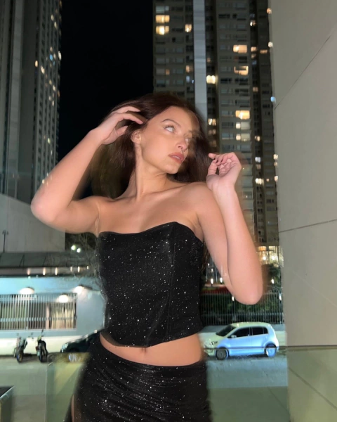 Strapless glitter pley