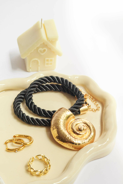 Collar Snail en internet