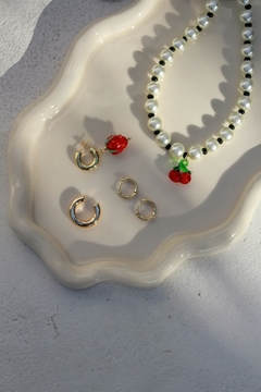 Collar Cherries