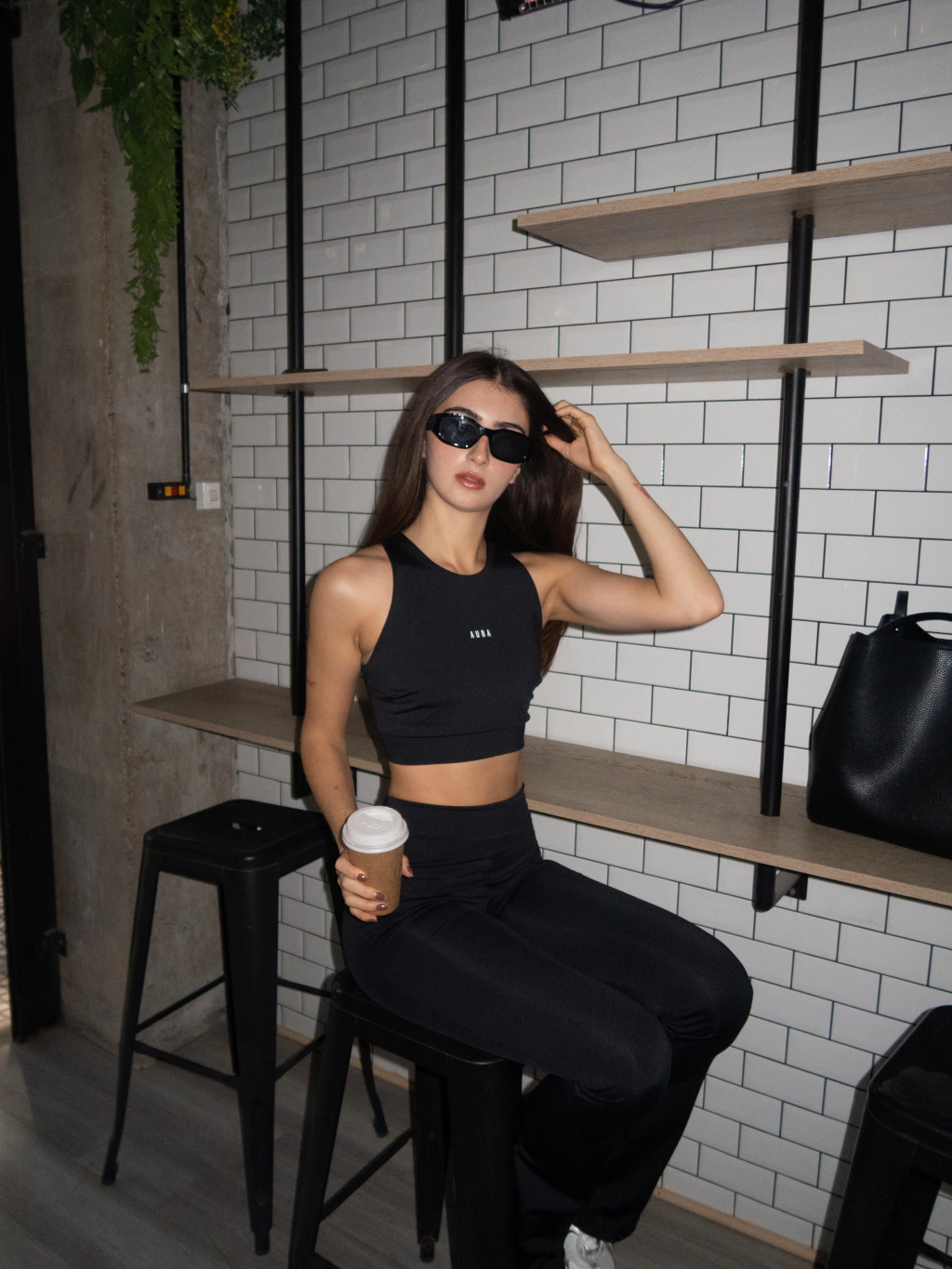 ELEVATED HALTER TOP NEGRO